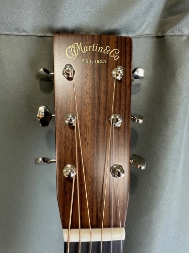 Martin Guitars - OM-28E V18 3