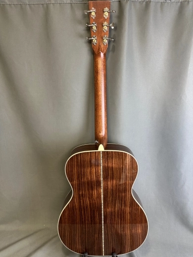 Martin Guitars - OM-28E V18 4