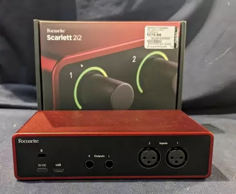 Focusrite - SCARLETT2I2MK4 2