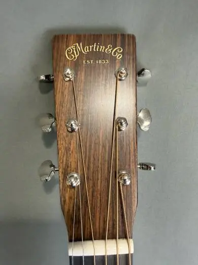 Martin Guitars - D-18 STD LEFT 2