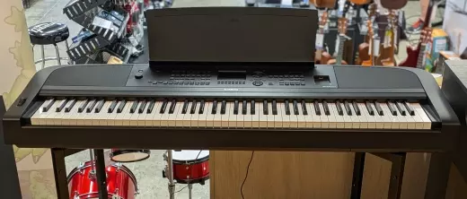 Yamaha - DGX670 B