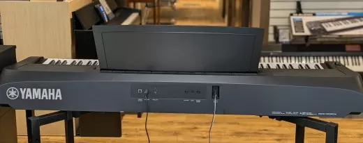 Yamaha - DGX670 B 4
