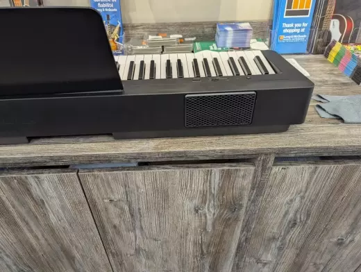 Yamaha - P145 B 2