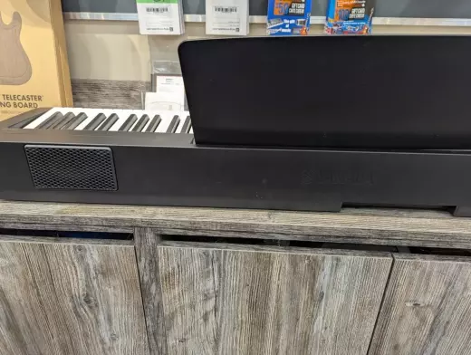 Yamaha - P145 B 2