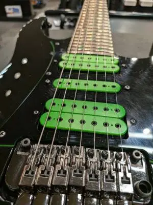 Ibanez - UV70PBK 2