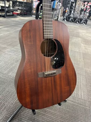 Martin Guitars - D-15E
