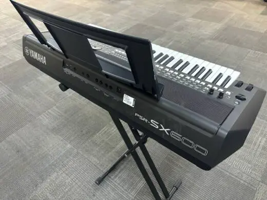 Yamaha - PSRSX600 2