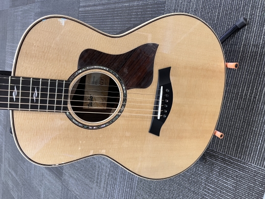 Taylor Guitars - GT811E 3