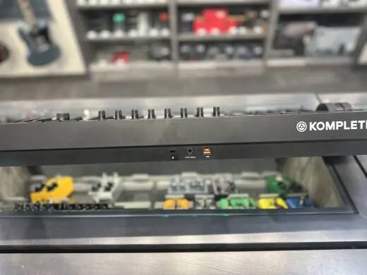 Native Instruments - KONTROL A49 2