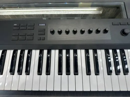 Native Instruments - KONTROL A49 2