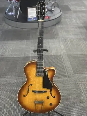 Godin Guitars - G35700