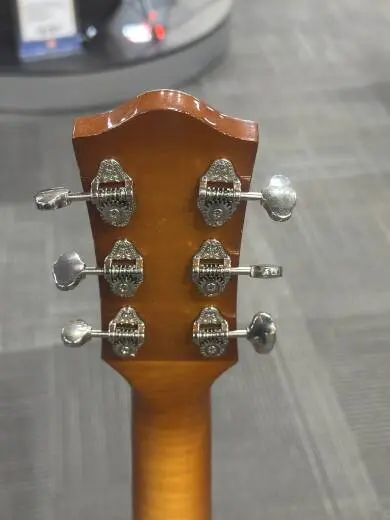 Godin Guitars - G35700 2