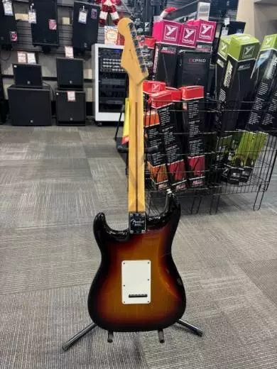 FENDER AM STD 3TSB STRATOCASTER 2