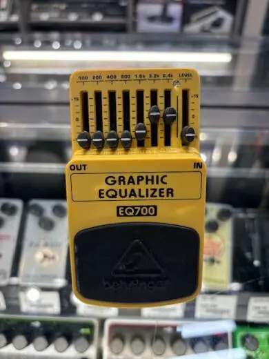 Behringer - EQ700 2