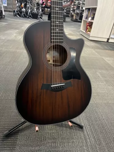 Taylor Guitars - 324CE V9