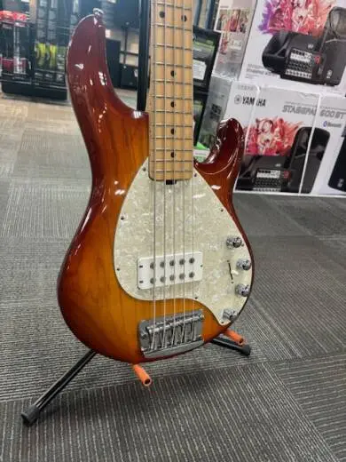 EBMM - Stingray 5 Honeyburst