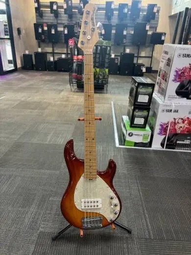 EBMM - Stingray 5 Honeyburst 2