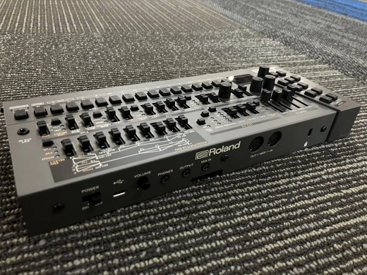 Roland - JD-08 2