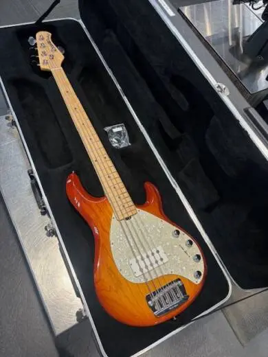 EBMM - Stingray 5 Honeyburst 2