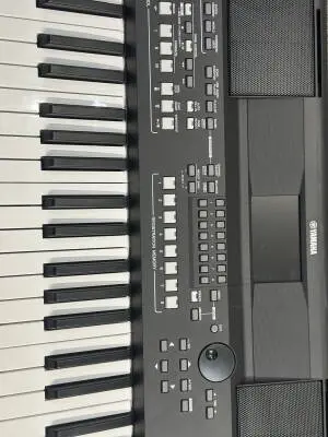 Yamaha - PSRSX600 2