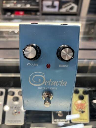 Behringer Octavia Octave Fuzz Pedal | Long & McQuade