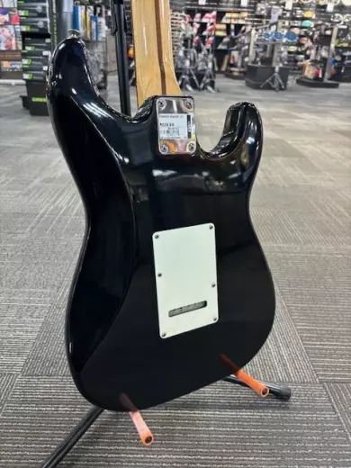 FENDER SQUIER LH STRAT BLACK 2