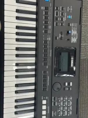 Yamaha - PSRE473 2