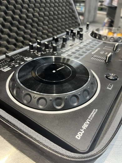 Pioneer DJ - DDJ-REV1 2