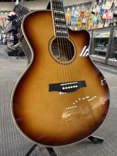Godin Guitars - G53377 2