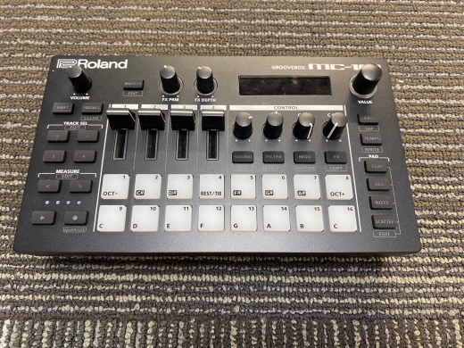 Roland - MC-101