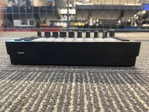 Roland - MC-101 6