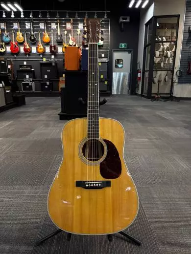 Martin Guitars - D-35 V18