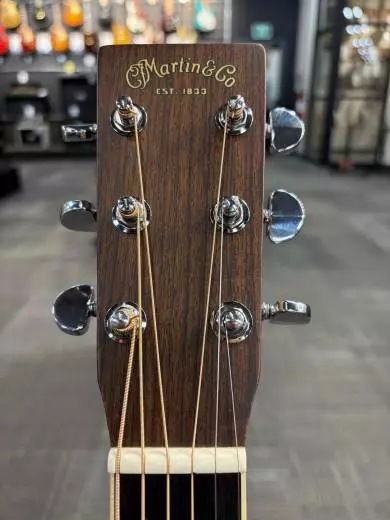 Martin Guitars - D-35 V18 2