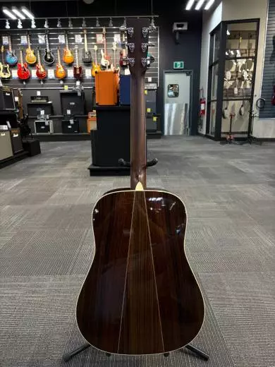 Martin Guitars - D-35 V18 2