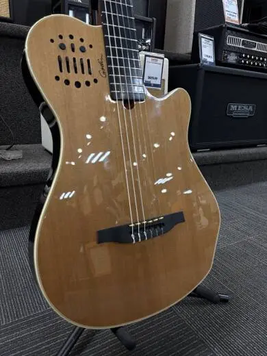 Godin Guitars - G12817 2