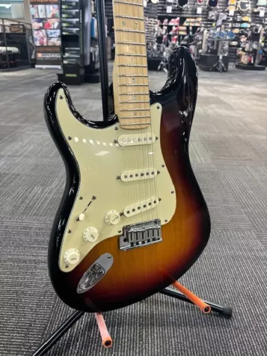 FENDER AM DLX STRAT MN LH 3TS
