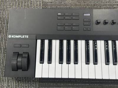 Native Instruments Komplete Kontrol A49 - 49-Note Controller Keyboard
