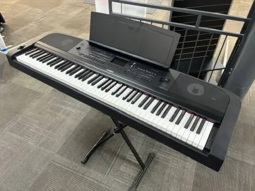 Yamaha - DGX670 B