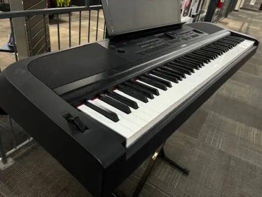 Yamaha - DGX670 B 2
