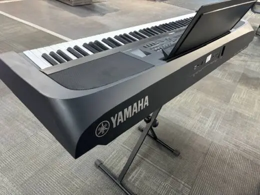 Yamaha - DGX670 B 2