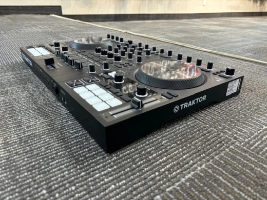 Native Instruments - KONTROL S4 MK3 3