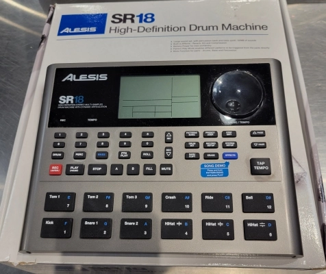 Alesis - SR-18