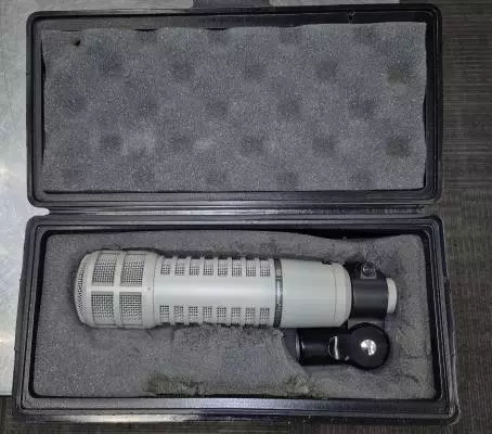 Electro-Voice - RE20