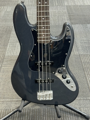 SQUIER AFFINITY J BASS