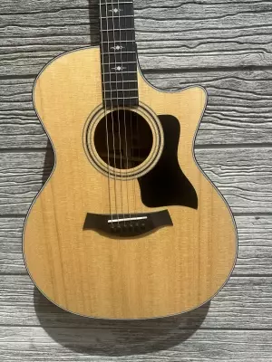 TAYLOR GRAND AUDITORIUM SPRUCE/SAPELE