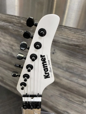 KRAMER PACER VINTAGE PEARL WHITE 2