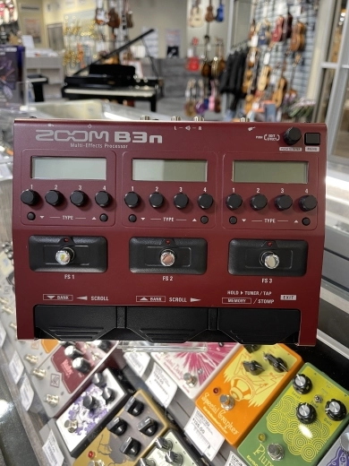 ZOOM BASS MULTI EFFECTS PEDAL