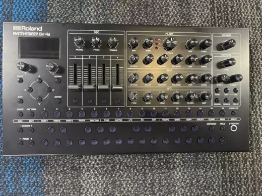 Roland - SH-4D