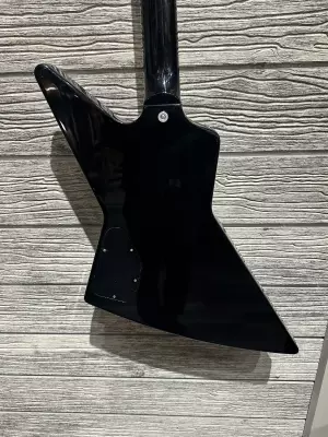 GIBSON 80S EXPLORER EBONY WITH CASE 2