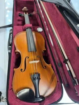 CVN100 4/4 Violin with Case